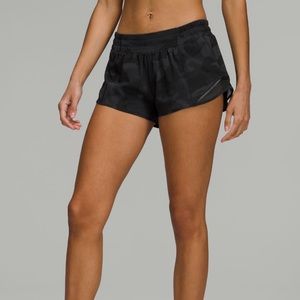 Lululemon Hotty hot camo shorts size 4 Reg